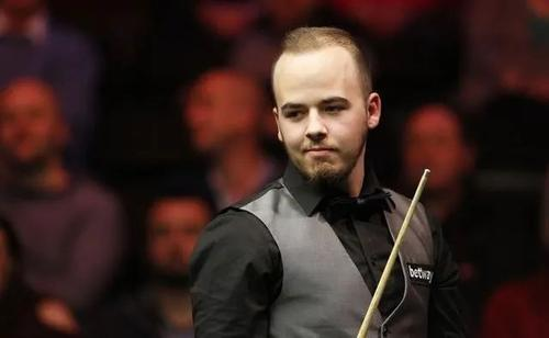 强调了一个 强调了一个