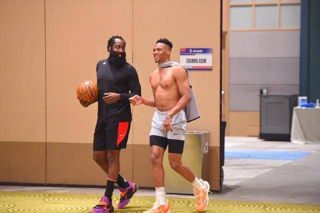 嘈杂的看台 嘈杂的看台